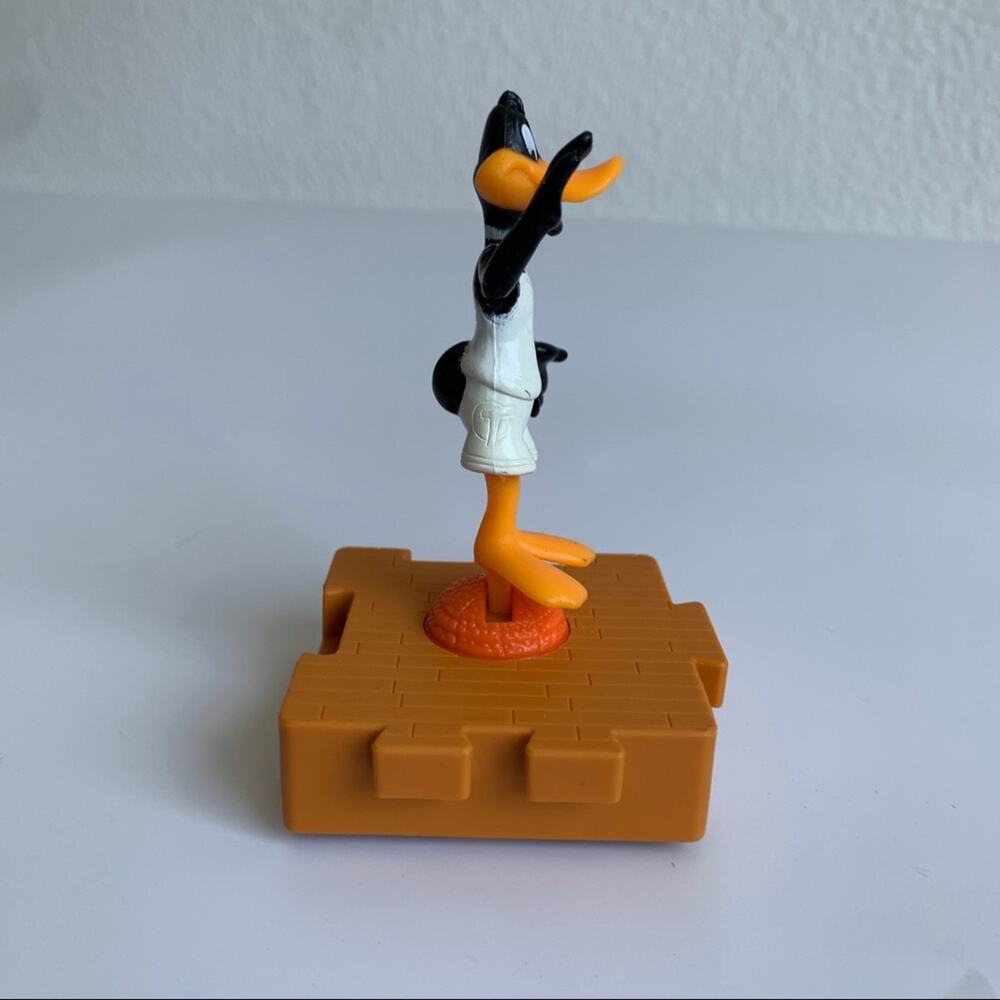 NEW 1996 Warner Bros Daffy Duck - Picture 4 of 8